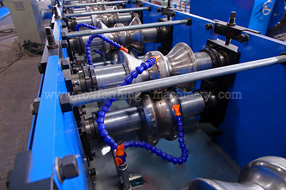 ロールフォーミングミル