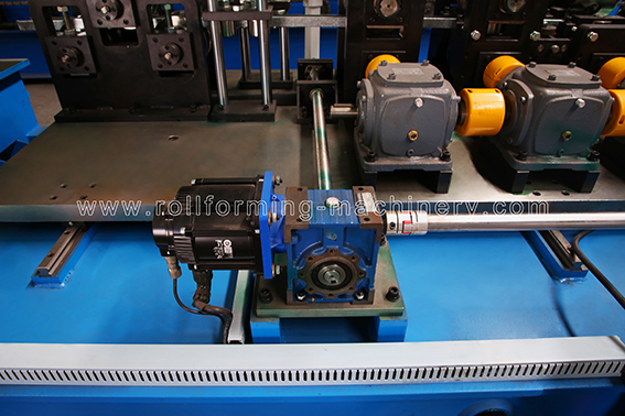 サーボモーターによるサイズ切替機構