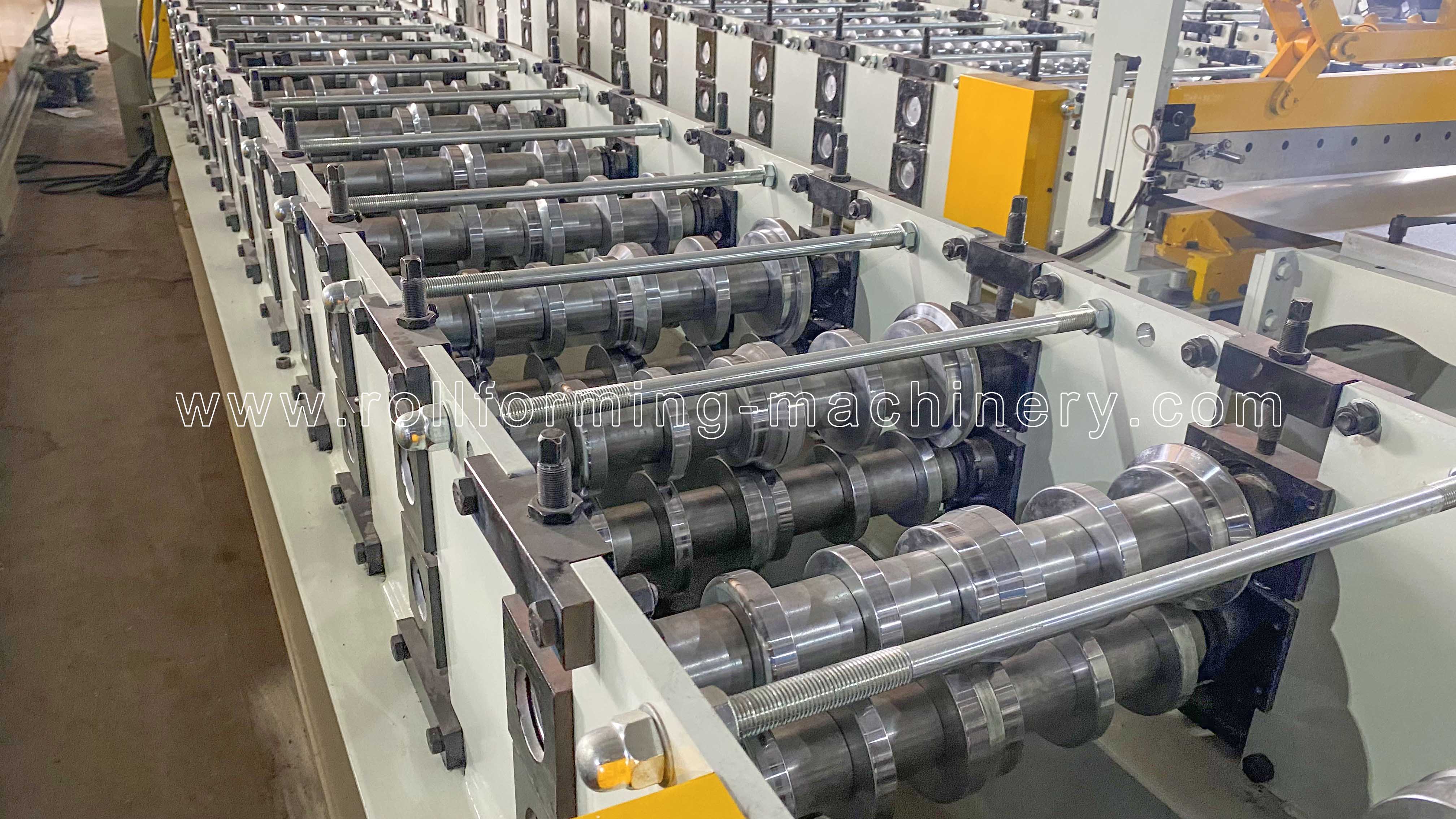 ロールフォーミングミル
