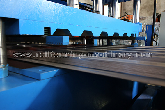 プレス型をポストします