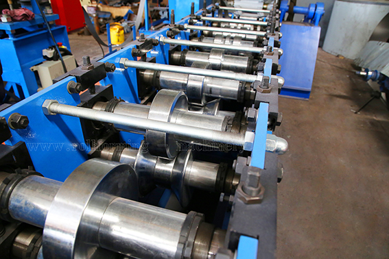 ロールフォーミングミル