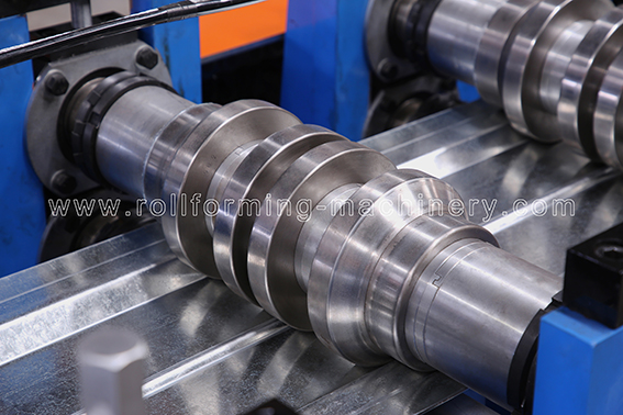 ロールフォーミングミル