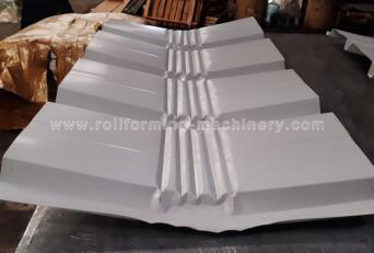 機械を形作る自動圧着ロール（水平方向と垂直方向の2方向）