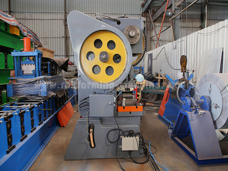 サーブドライブ&パンチングマシン