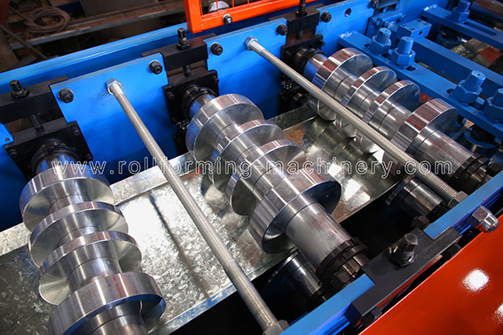 メインロールフォーミングミル