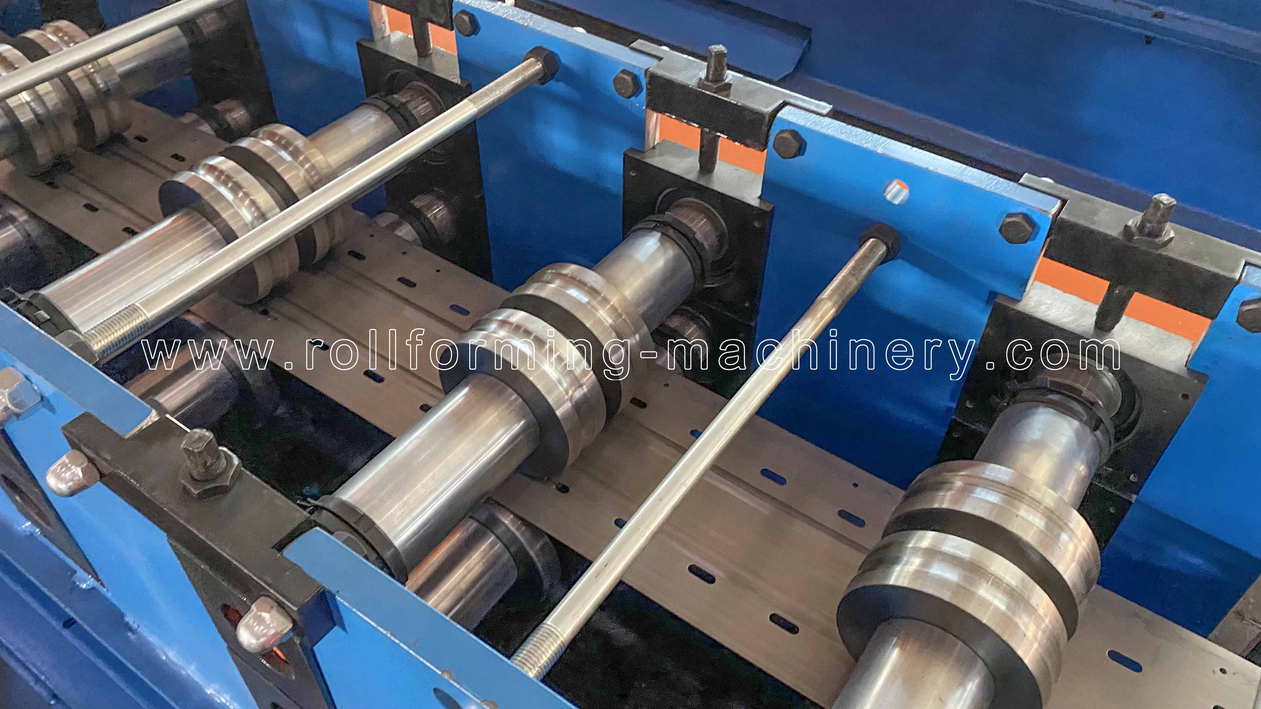 メインロールフォーミングミル