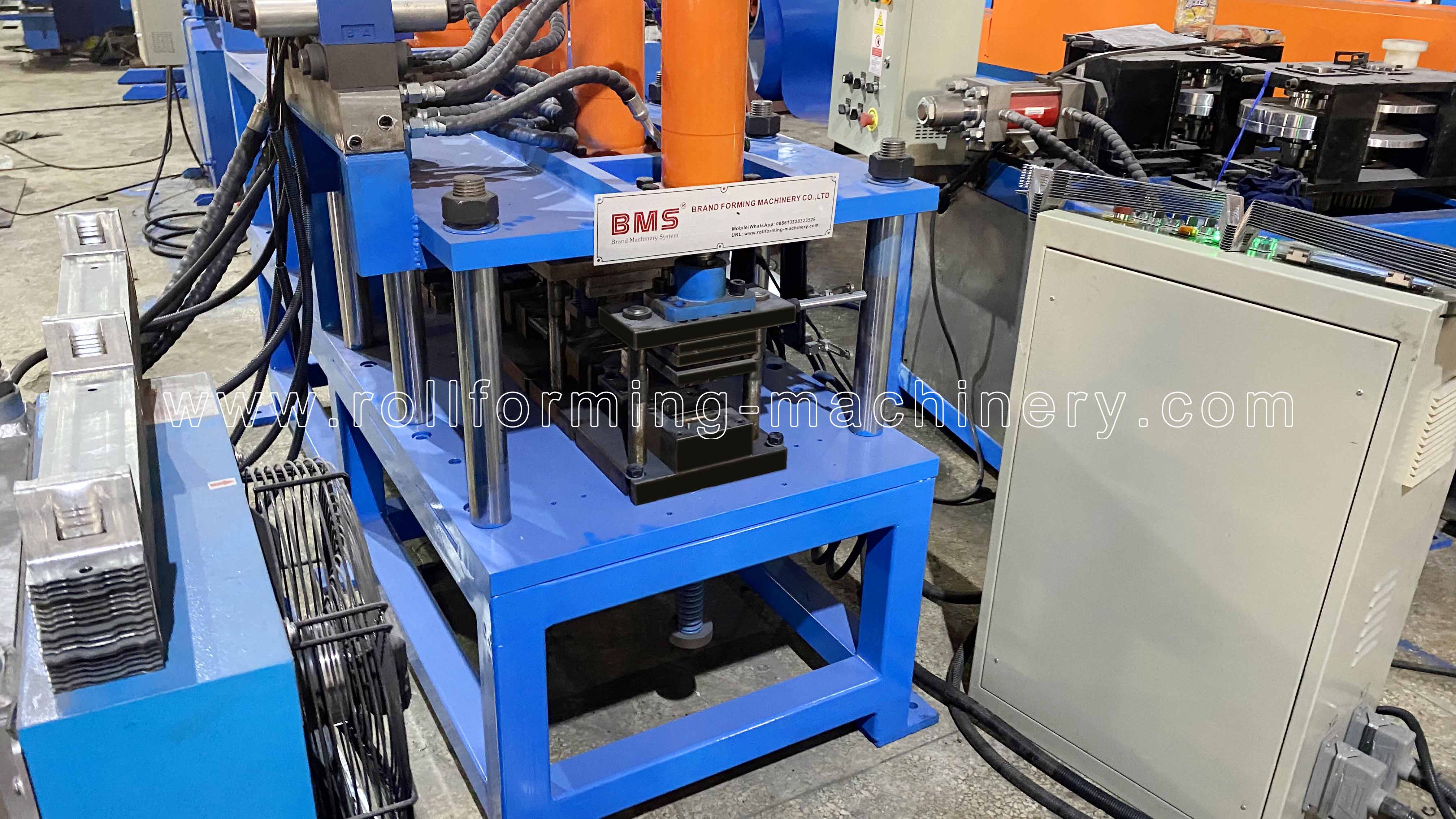 完成したロールフォームとプロファイルアウトレット