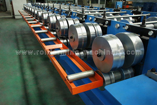 スタンディングシーム金属屋根 